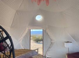 Geodesic Dome for Glamping, hotel v destinaci Sunfair Heights