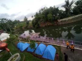 kemah tepi danau