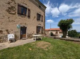 Charmant Gîte en Pierre avec 3 Chambres, Cour et Proximité Activités, Pinols - FR-1-582-252