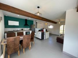 Gîte en pleine nature près de la Loire, idéal famille ou amis, proche des vignobles et sites historiques. - FR-1-590-434, hotel in Beaulieu-sur-Loire