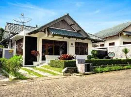 Puncak Villa Lotus D33