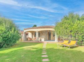 Villas with air conditioning and private outdoor area just 400 meters from the beach、コスタ・レイのホテル