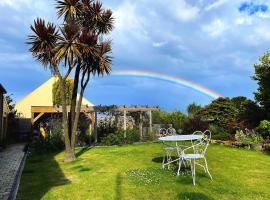 Maison Les Agapanthes., hotel a Lanmodez