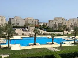 Private chalet in Amwaj north coast 2 bed room and 2 bath امواج الساحل الشمالي شاليه غرفتين واتنين حمام مفروش ومكيف بالكامل