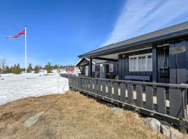 3 Bedroom Lovely Home In Sjusjøen, hotel a Sjusjøen