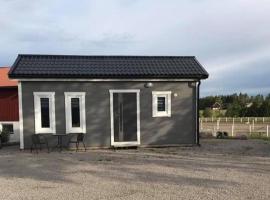 Tiny house med lantligt läge, hotel v destinaci Vänersborg