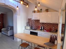 La maison cozy Tandem proche gare parking wifi، فندق في شارتر