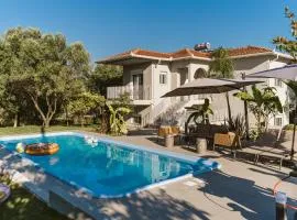 Mont Bleu - Luxury Pool Villa