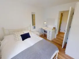 Bright & Charming 3-bedroom Flat