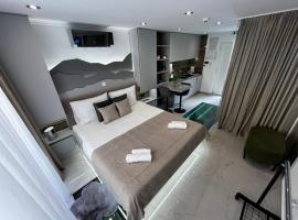La Luna Petite Suite Deluxe with Free Jacuzzi, Bikes & Covered Parking, hotel v destinaci Našice