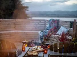 Luxurious Snug with hottub which sleeps-2 in Fife