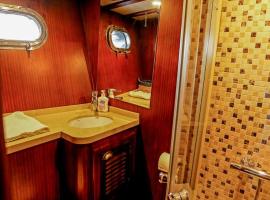 Luxury Hotel Boat in Bodrum Marina, barco en Bodrum