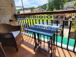 Pensi&oacute;n Los Pasiegos, hotel dengan kolam renang di Reoc&iacute;n