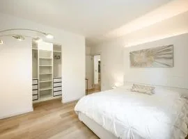 Elegant Apartment - Free WiFi, Private Parking & Air Conditioning