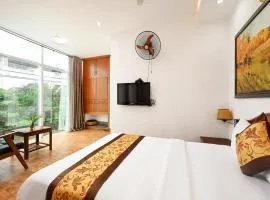 Queen Hotel Saigon Airport、ホーチミン・シティにあるタンソンニャット国際空港 - SGNの周辺ホテル