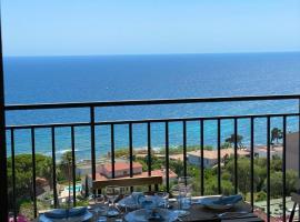 VUE MER EXCEPTIONNELLE !! Studio calme et lumineux sur la prestigieuse route des Sanguinaires à Ajaccio, ξενοδοχείο σε Αζαξιό