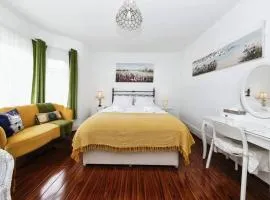 Your Chic 3BR Home Comfort and Style in London