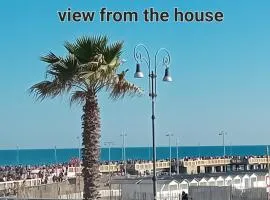 House Rome front sea