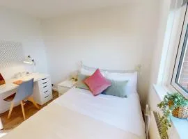 Chic & Cozy 4-bed House