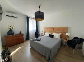 Appartement calme avec terrasse proche du centre ville et de la mer, parking, internet