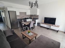 New luxury garden apartment close to the sea, hotel v destinaci Kalogrea
