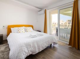 Luxury Family Apartment close to Mgarr ix-Xini with Parking, hotel i Xewkija
