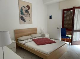 Casa a 2 passi dalla spiaggia, Hotel in Gioiosa Marea