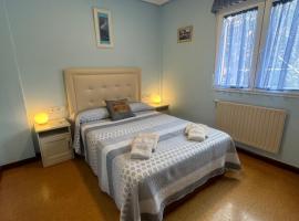 APARTAMENTO EN LLANES con plaza de garaje cubierta، فندق في يانس