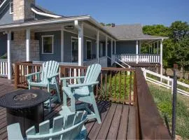 Large patio and hot tub near wine country