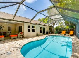 Pet-Friendly Home with Pool, Close to Venice Beaches，位于威尼斯的酒店