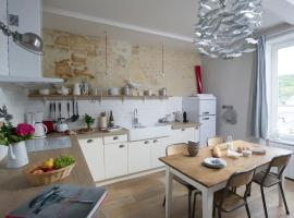 Appartement vue port, apartament din Port-en-Bessin-Huppain