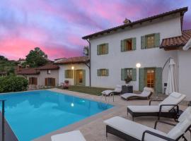 Pool & Sauna Villa Gizela - Happy Rentals, casa de campo em Kojsko