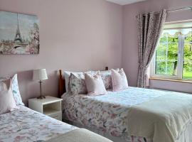The Lodge Self Catering, hotel v destinaci Castlerea