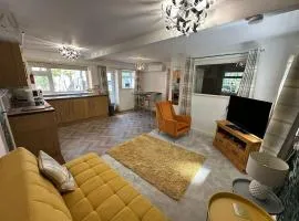 Theé Óldé Cow Shéd Cottingham, Central Location, 500 meters from Cottingham Train Station, Close to Hull & Beverly, Free Parking & WI-FI , Entire Detached Property