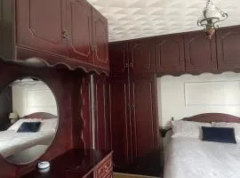 Room with a double bed to rent