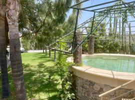 Cabaña Magnolias con albercajacuzzi, khách sạn ở Tequisquiapan