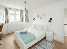 Private room in Modern and Stylish House