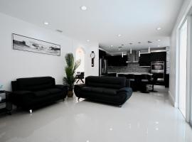 LuxOasis Getaway Minigolf, Pool, Beach, Chess, Jacuzzi, beach hotel in Tamiami