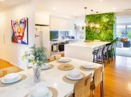 Private Family City Retreat, Sleeps 8
