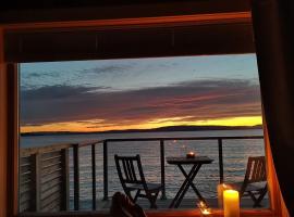 Idylliske Evjua ved Mjøsa, hotel in Skreia