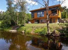 3 bedroom Villa Klintenes near the River, hotel pantai di Tīnūži