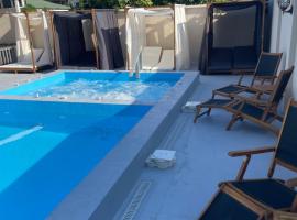 Family Hotel Malibu, hotel con estacionamiento en Chernomorets