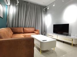 Comfy Luxury 5 Star bed & sofa 3R2B 2carpark WiFi, hotel in Petaling Jaya