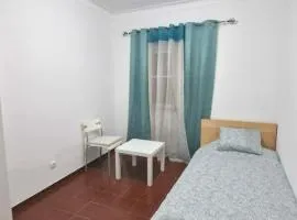 Single Room in T4 Apartment Cacilas Almada