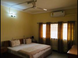 Double Room with Garden View in Accra, hotel di Accra