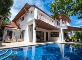 3 BR Villa Leelavadee, seconds to the beach