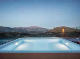 Luxury apartment with rooftop pool in Meronas