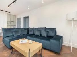 Exceptional Apartment with Charming Garden and Parking by Noclegi Renters