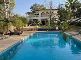 Warang plage villa, hôtel à Mbour