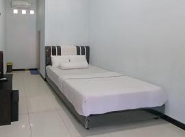 Surya Abadi Homestay Syariah RedPartner, hotel v destinaci Kebumen